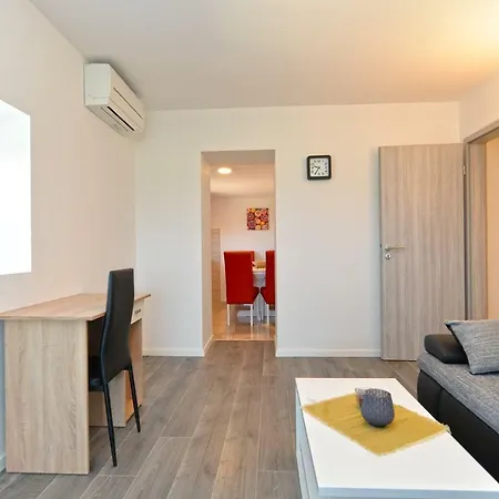 Appartement Monsena 1898 *